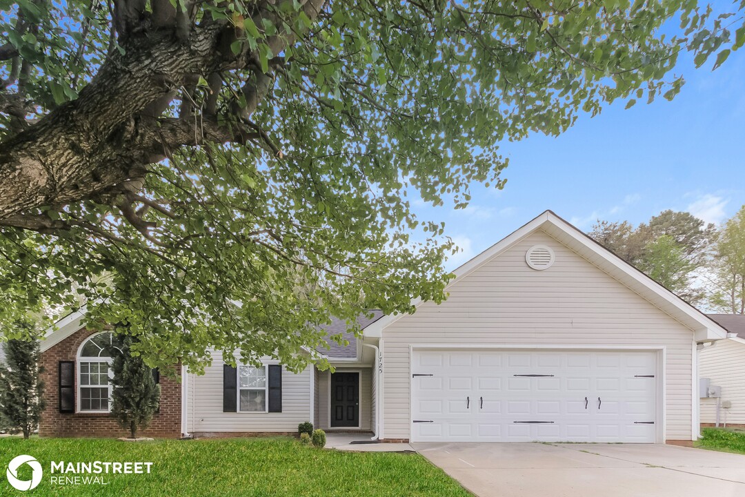 1725 Clooney Ln in Charlotte, NC - Building Photo