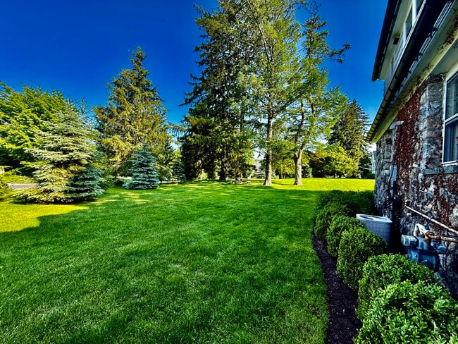 2 High Hill Farm Pl in Thornwood, NY - Building Photo - Building Photo
