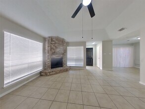 6807 Enns Ln in Spring, TX - Foto de edificio - Building Photo