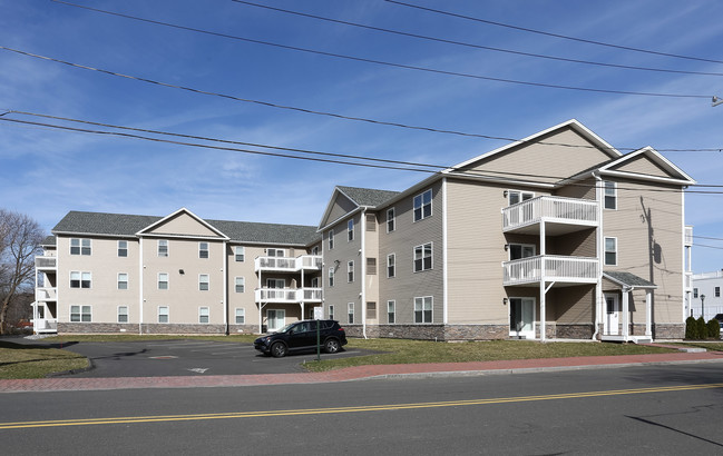 Liberty Station in Southington, CT - Foto de edificio - Building Photo