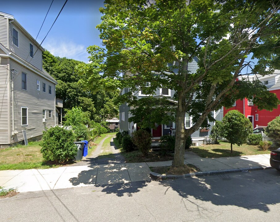 127 Nonantum St, Unit 2 in Boston, MA - Foto de edificio