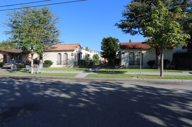 821 E Garfield Ave in Glendale, CA - Building Photo - Building Photo