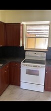530 NE 138th St in North Miami, FL - Foto de edificio - Building Photo