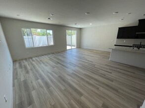 411 Fallen Leaf St in West Sacramento, CA - Building Photo - Building Photo