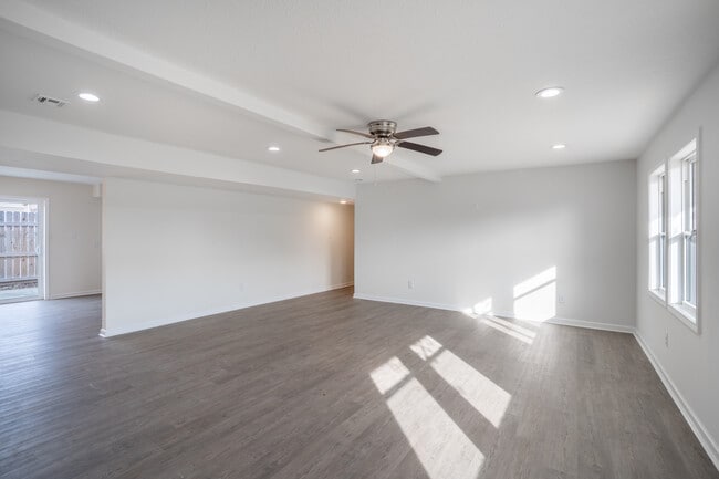 Orleans Apartments in Lake Charles, LA - Building Photo - Interior Photo