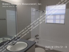 2401 W 19th, Unit B in Plainview, TX - Foto de edificio - Building Photo