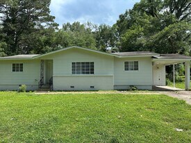 405 Meadow Moss Rd in Jackson, MS - Building Photo