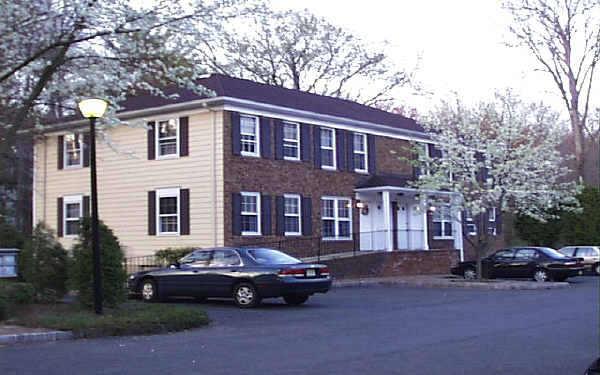 581-591 Mountain Ave in Gillette, NJ - Building Photo