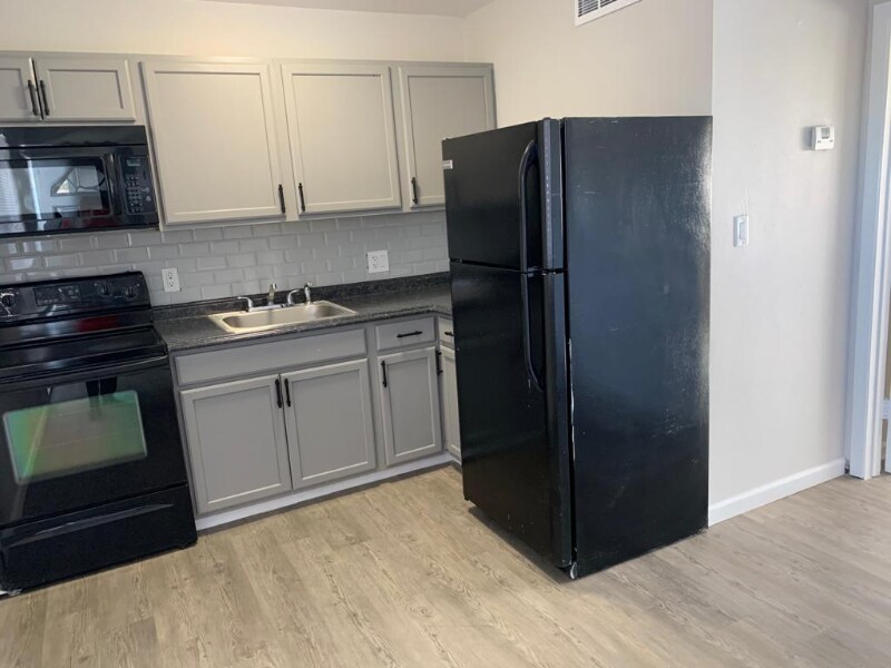 6857 W Glenn Dr in Glendale, AZ - Building Photo