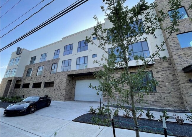 property at 2727 Houston Ave