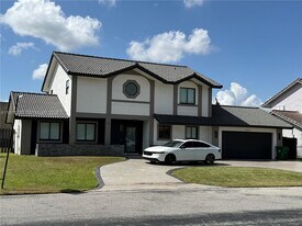 6951 W Wedgewood Ave in Davie, FL - Building Photo