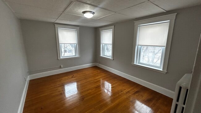 30 Russell St, Unit 2 in Quincy, MA - Foto de edificio - Building Photo