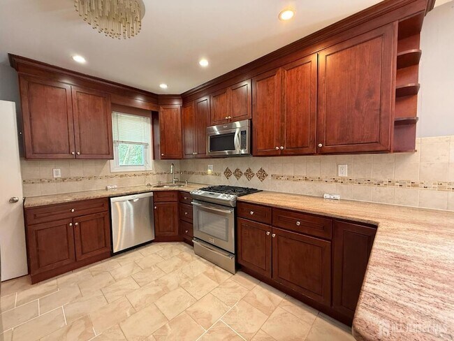 869 Gates Ave, Unit 809 in Piscataway, NJ - Building Photo - Building Photo
