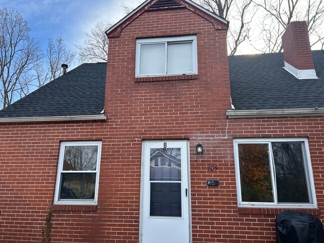 105 Forest Ave, Unit Apt B in Charleston, WV - Building Photo - Building Photo