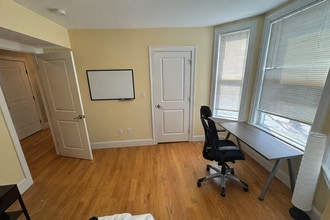 183 River St, Unit 2 in Cambridge, MA - Foto de edificio - Building Photo