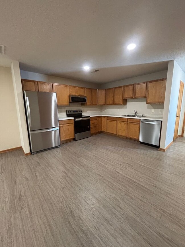 property at 323 Williamsburg Pl