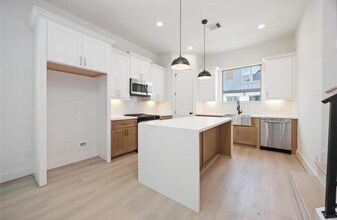 1915 Johanna Dr in Houston, TX - Building Photo - Building Photo