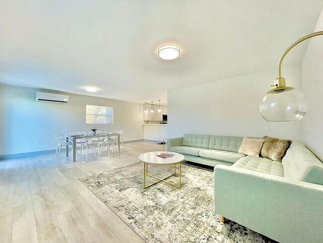 1490 NW 55th Terrace in Miami, FL - Building Photo - Building Photo