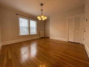11 Maple Cir in Newton, MA - Foto de edificio - Building Photo