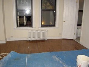 201 E 35th St in New York, NY - Building Photo - Building Photo