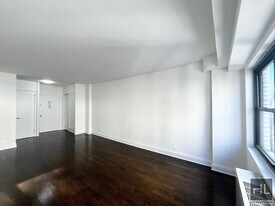 96-95 5th Ave in New York, NY - Building Photo