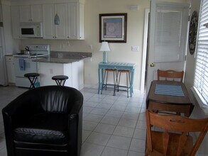 55 Pine Island Rd in Groton, CT - Building Photo - Building Photo