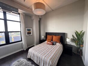 811 W 15th Pl, Unit 815 in Chicago, IL - Building Photo - Building Photo
