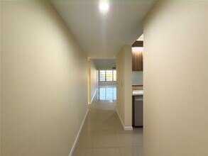 1701 Whitehall Dr in Davie, FL - Building Photo - Building Photo