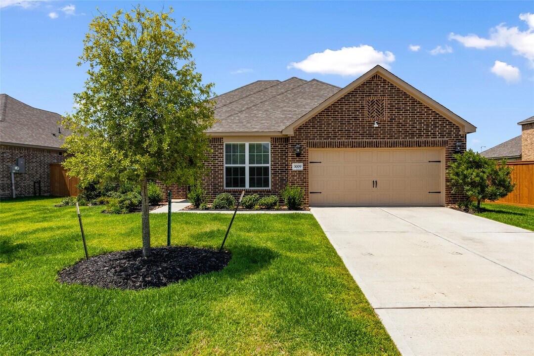 3009 Floating Barque Dr in Santa Fe, TX - Building Photo