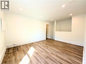 24 Cayuga St in Brantford, ON - Building Photo - Building Photo