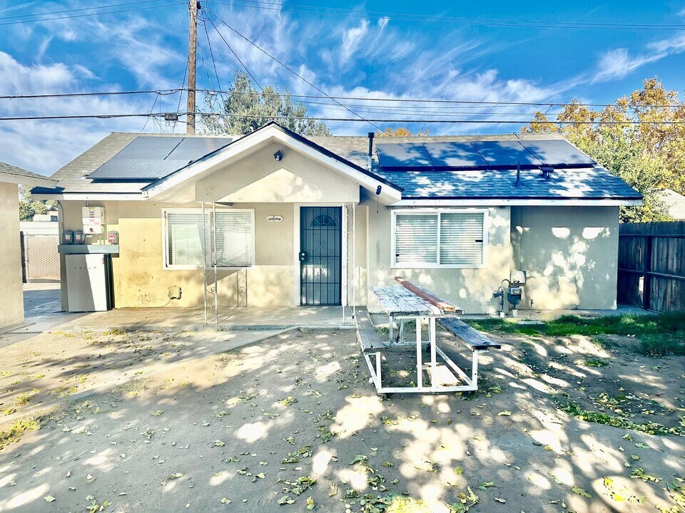 3351 E Lyell Ave in Fresno, CA - Building Photo