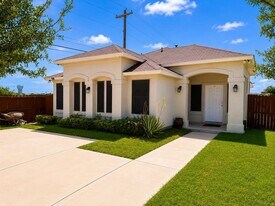 2711 Purdy Ct in Laredo, TX - Building Photo