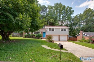 3803 McEwen Dr NW in Huntsville, AL - Building Photo