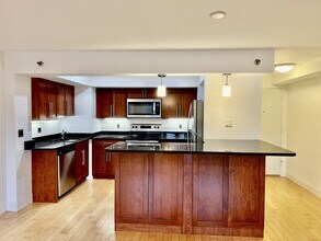 1600 Beacon St, Unit 1002 in Brookline, MA - Building Photo - Building Photo