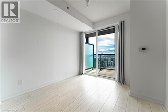 3210 Dakota Cmn in Burlington, ON - Building Photo - Building Photo