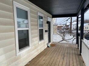 520 Delaware Ave in Kingston, NY - Foto de edificio - Building Photo