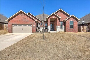 4504 SW Plumley Ave in Bentonville, AR - Building Photo