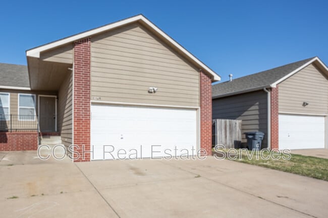1008 E Karla Ct in Haysville, KS - Building Photo - Building Photo