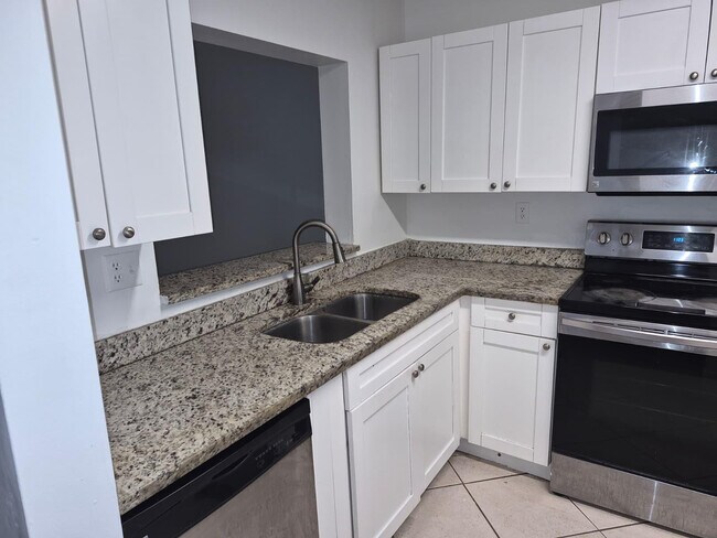 2966 Coral Springs Dr in Coral Springs, FL - Building Photo - Building Photo