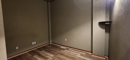 112 S Douglas St in Glendive, MT - Building Photo - Building Photo