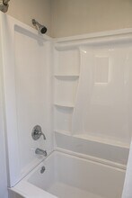 69 Mechanic St in Pawcatuck, CT - Foto de edificio - Building Photo