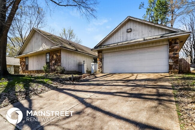 property at 4311 E Hunters Glen St
