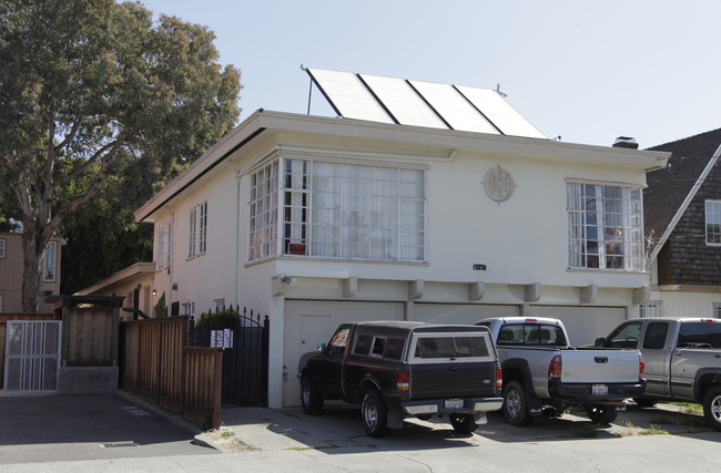 3020 E 16th St in Oakland, CA - Foto de edificio - Building Photo