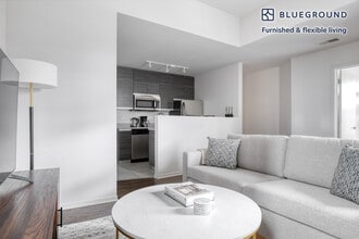 30 E Roosevelt Rd in Chicago, IL - Building Photo - Building Photo