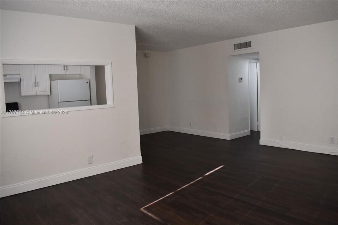 4160 NW 21st St in Lauderhill, FL - Building Photo