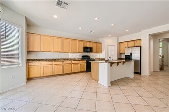 6732 Kyle Stewart Ct in North Las Vegas, NV - Foto de edificio - Building Photo