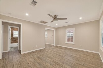 5721 Sylvia Dr in Galveston, TX - Building Photo - Building Photo