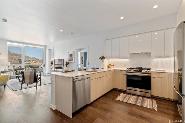 200 Linden Ave in South San Francisco, CA - Building Photo - Building Photo