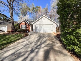 7305 Rosehall Dr in Charlotte, NC - Building Photo