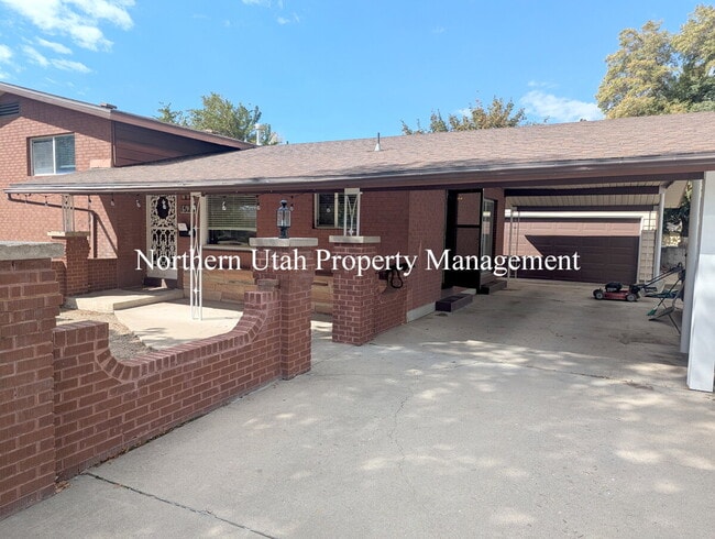 property at 1528 Sunview Dr